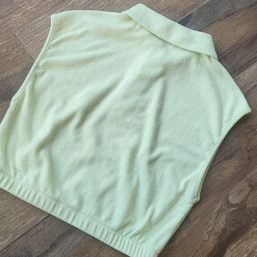 Bershka Heart Detail Button Front Sleeveless Collared Crop Top, Size Small - Picture 8 of 8